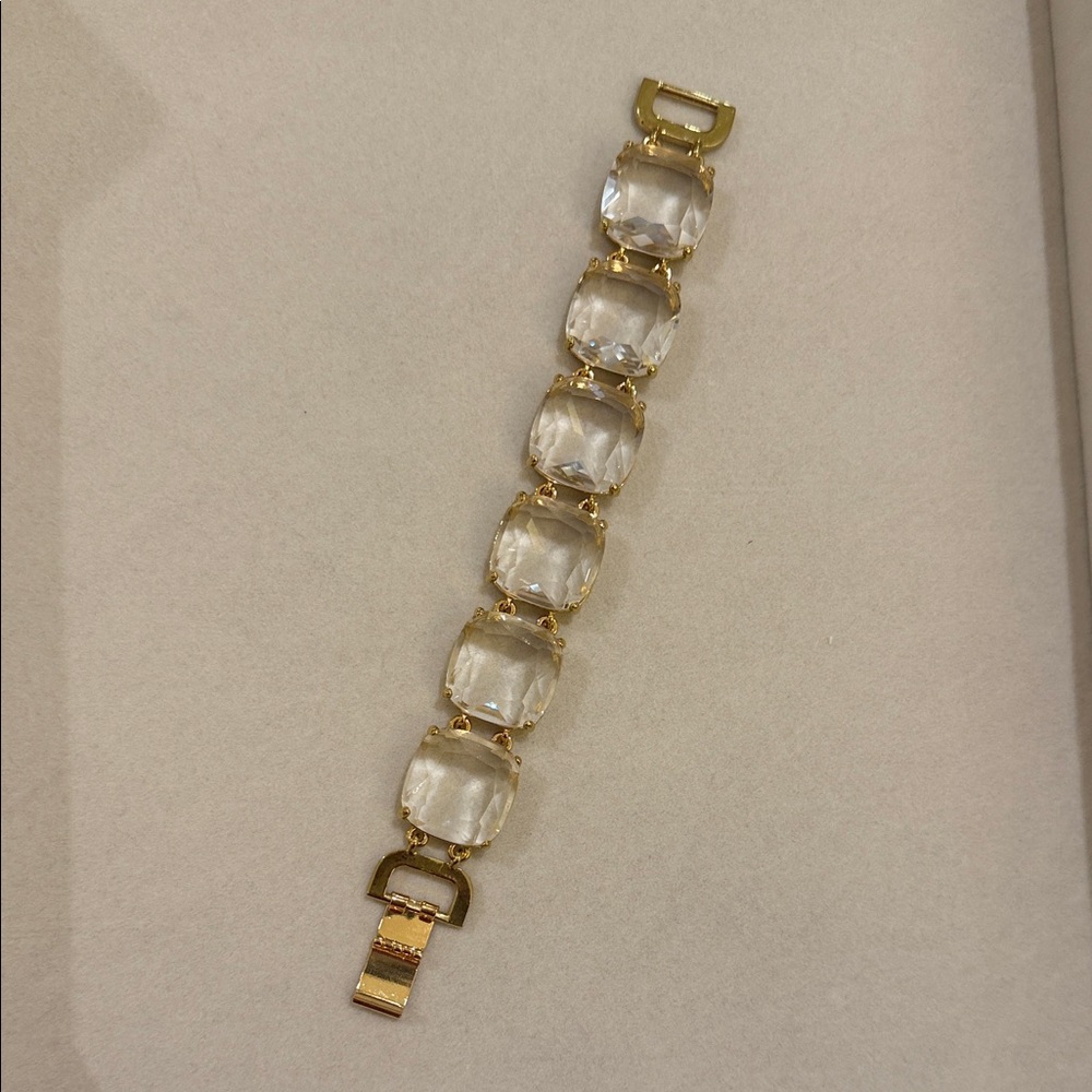 Elegant Gold and Clear Bracelet